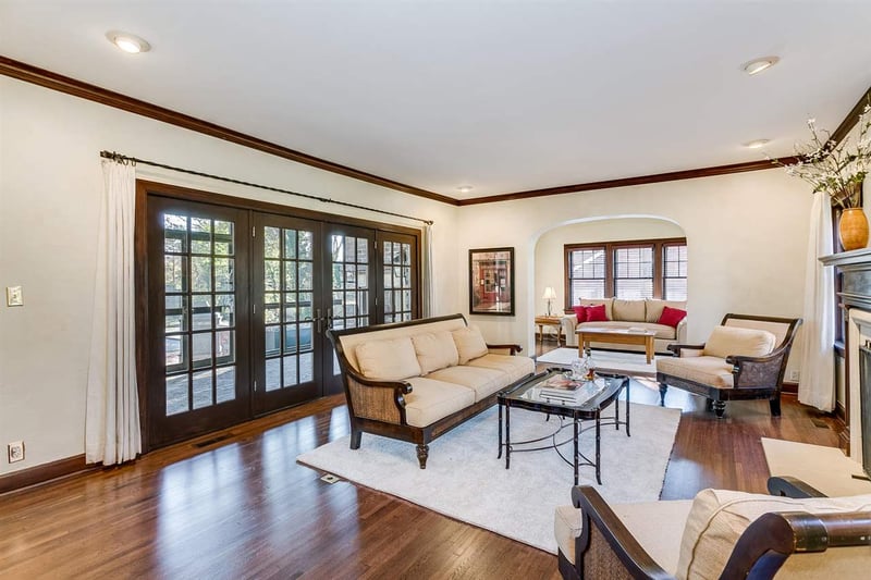 4 N St James Pl, Eastborough, KS 67206