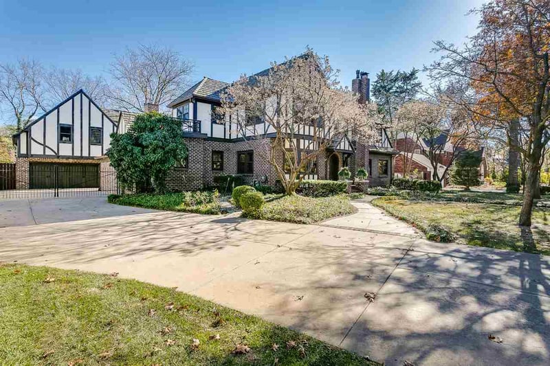 4 N St James Pl, Eastborough, KS 67206