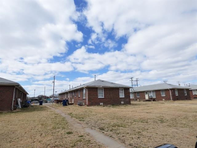 813 S Mission Rd, Wichita, KS 67207