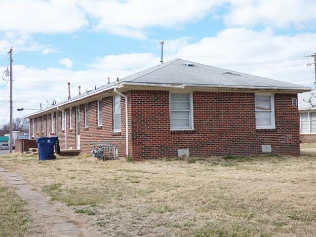 813 S Mission Rd, Wichita, KS 67207