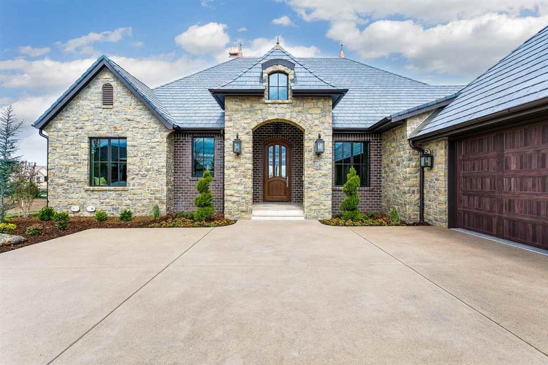 10614 E Glengate Cir, Wichita, KS 67206