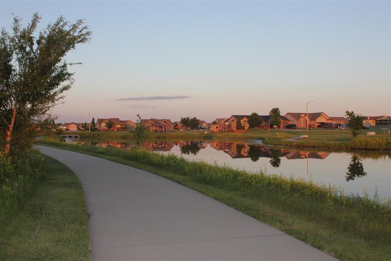 206 Springlake Ct, Newton, KS 67114
