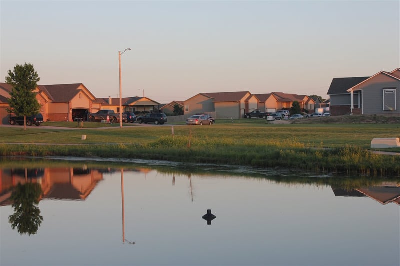214 Springlake Ct, Newton, KS 67114