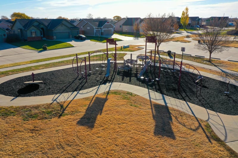 214 Springlake Ct, Newton, KS 67114