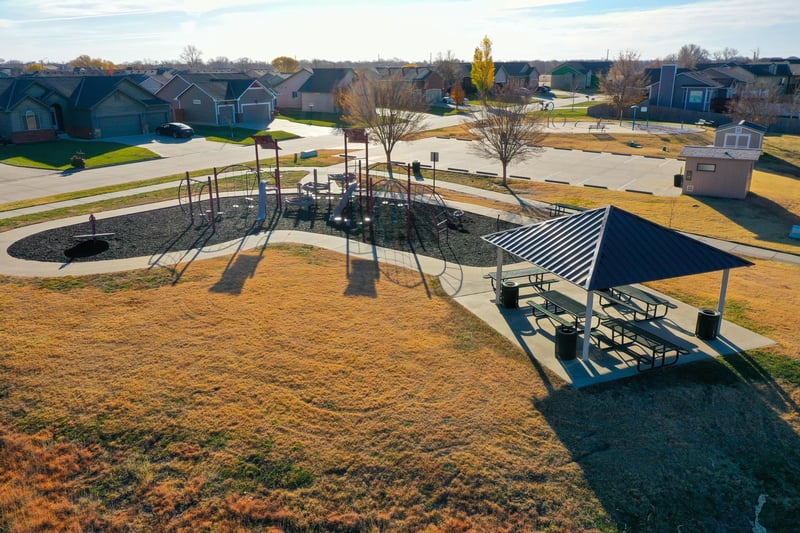 214 Springlake Ct, Newton, KS 67114