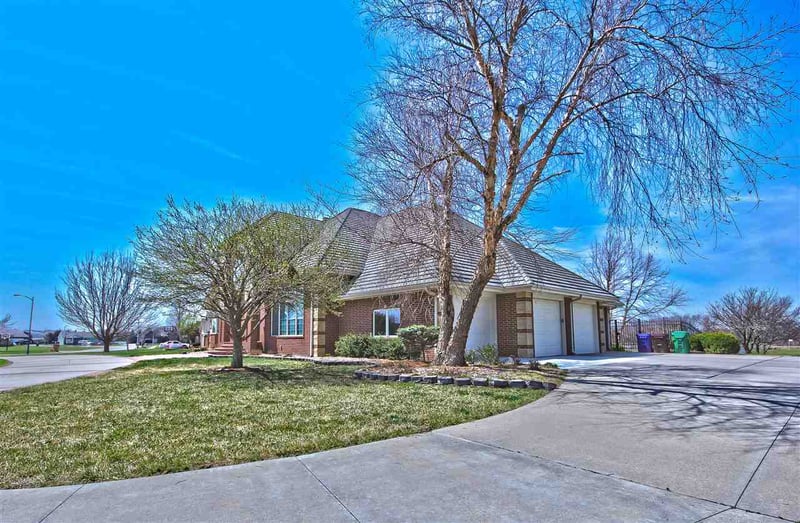 1110 Turkey Creek Dr, Mcpherson, KS 67460