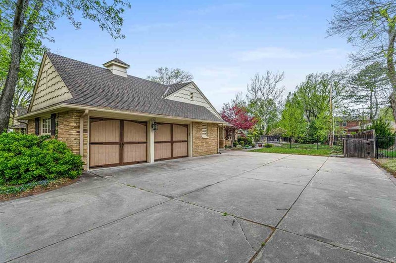 25 S Hampton Rd, Eastborough, KS 67207
