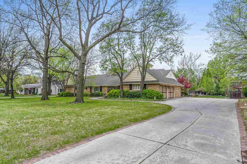 25 S Hampton Rd, Eastborough, KS 67207