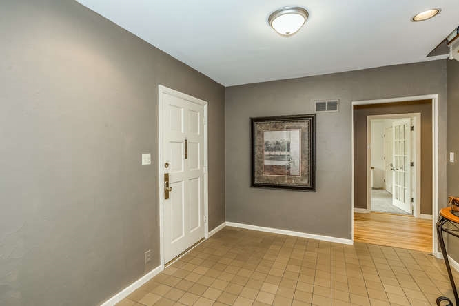 20 S Lakeside Blvd, Eastborough, KS 67207
