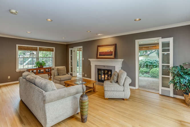 20 S Lakeside Blvd, Eastborough, KS 67207