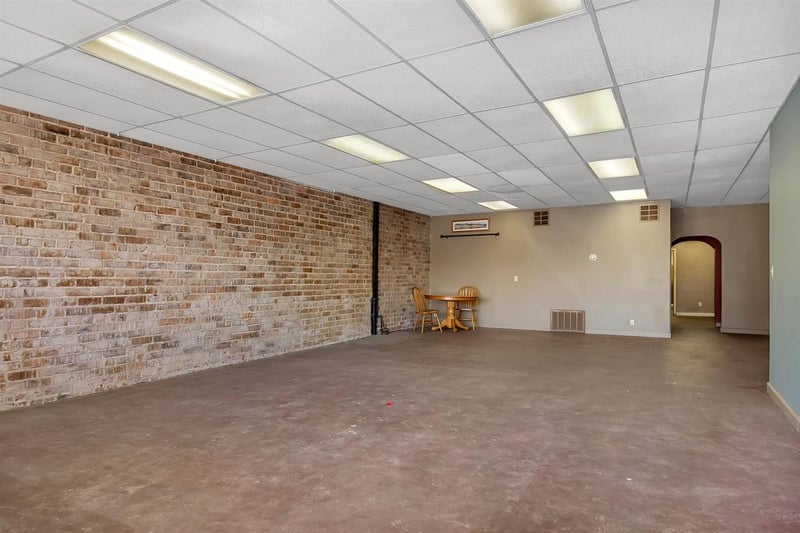 1122 E Douglas Ave #1120 E Douglas, Wichita, KS 67214