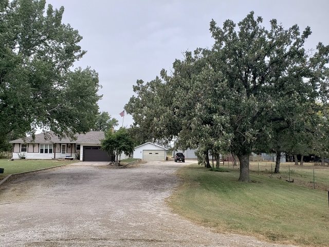16675 SE Cole Creek Rd, Leon, KS 67074