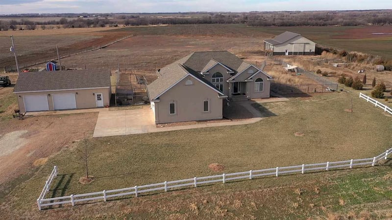 17005 S Haven Rd, Haven, KS 67543