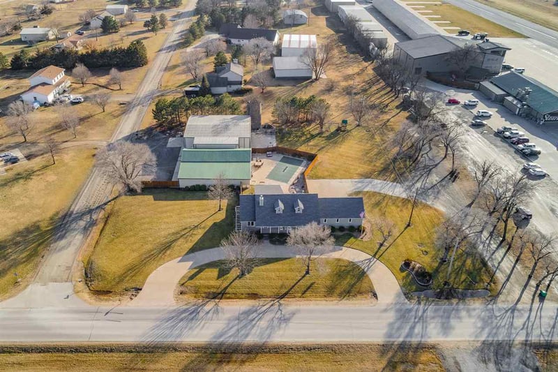 14725 S 30th St, Benton, KS 67017