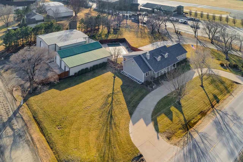 14725 S 30th St, Benton, KS 67017
