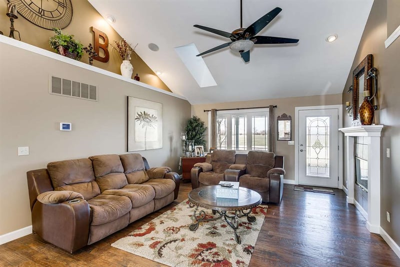 14725 S 30th St, Benton, KS 67017