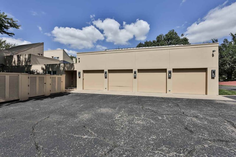 1410 N Linden Cir, Wichita, KS 67206