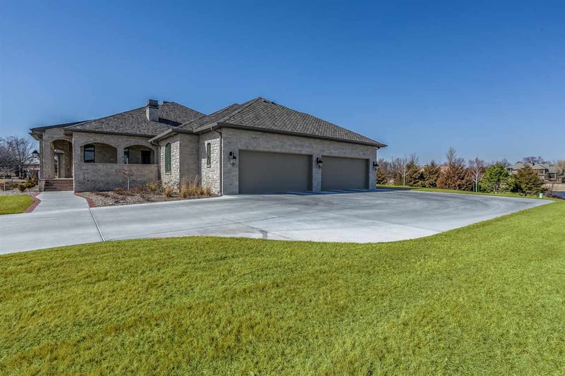 9456 E Lakefront Cir, Wichita, KS 67206