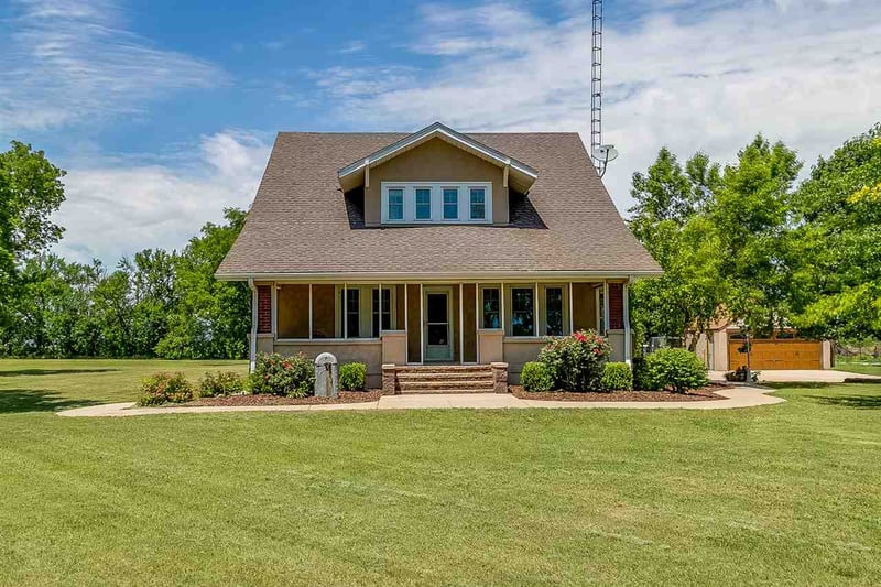 646 W 10th Ave, Mayfield, KS 67103