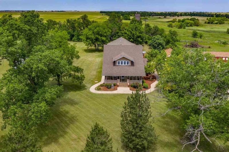 646 W 10th Ave, Mayfield, KS 67103