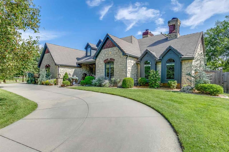102 S Lynwood St, Wichita, KS 67218