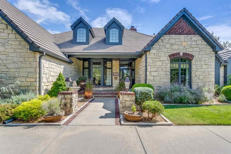 102 S Lynwood St, Wichita, KS 67218
