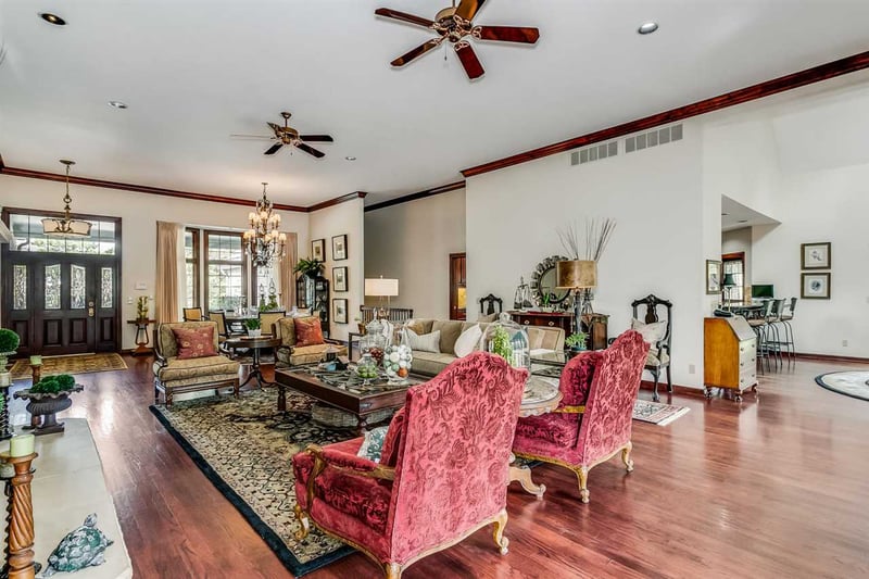 102 S Lynwood St, Wichita, KS 67218