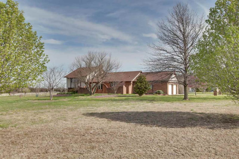 41 S Pony Meadows Dr, Wichita, KS 67232