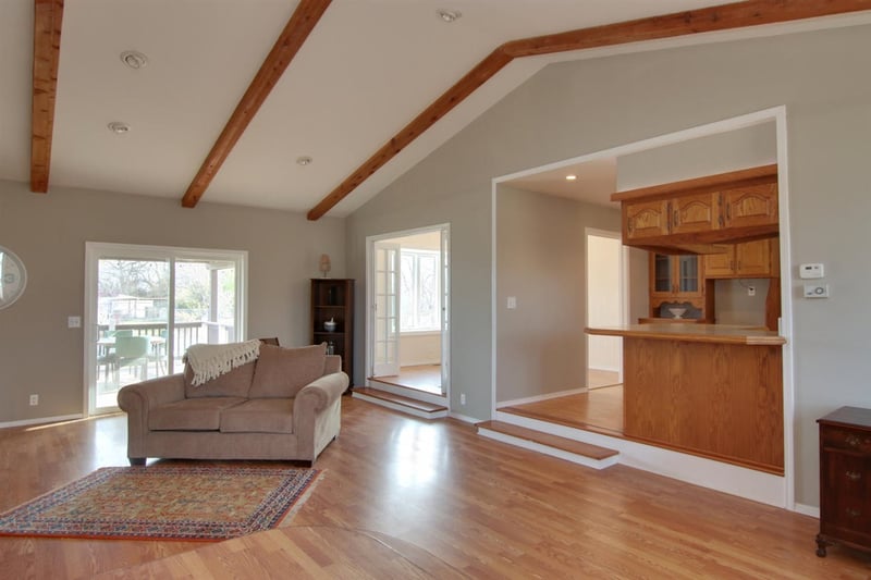 41 S Pony Meadows Dr, Wichita, KS 67232