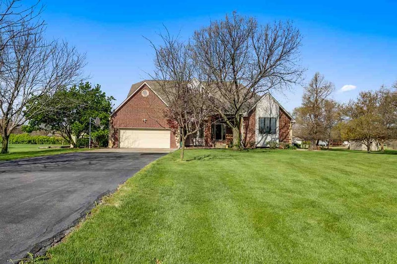 2447 N Wheatridge St, Wichita, KS 67223