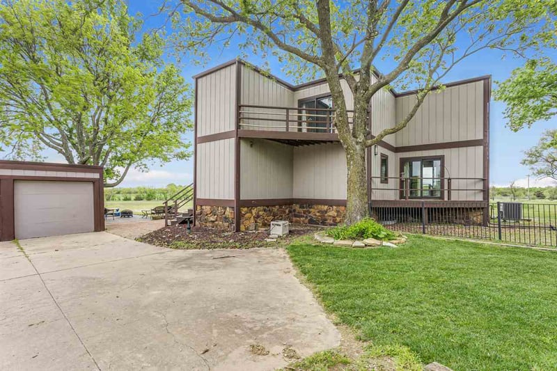 7 S Pony Meadows Ct, Wichita, KS 67232