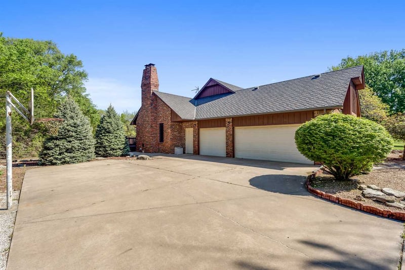 2531 N Cedar Crest Dr, Wichita, KS 67223