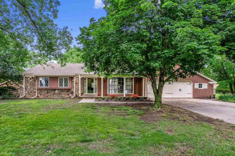 100 Bluestem Dr, Inman, KS 67546