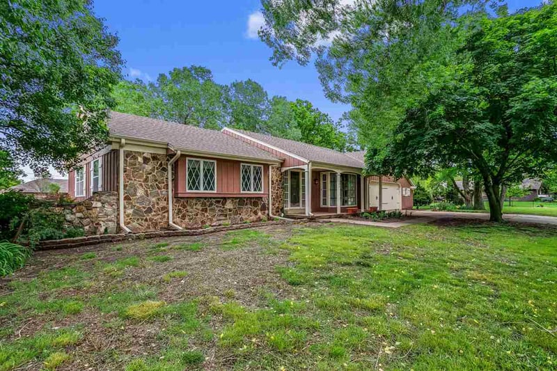 100 Bluestem Dr, Inman, KS 67546
