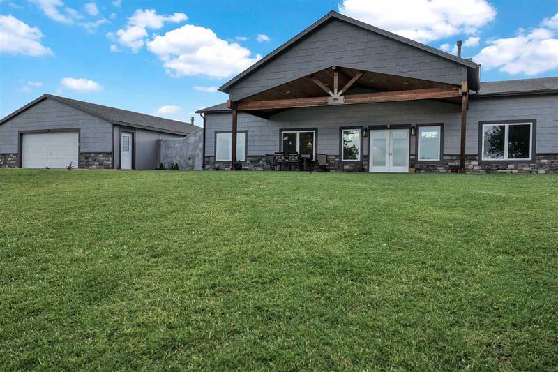 11 NW Indian Rd W, Medicine Lodge, KS 67104