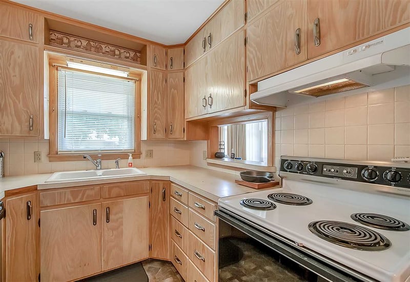 105 S Orchard St, Arlington, KS 67514