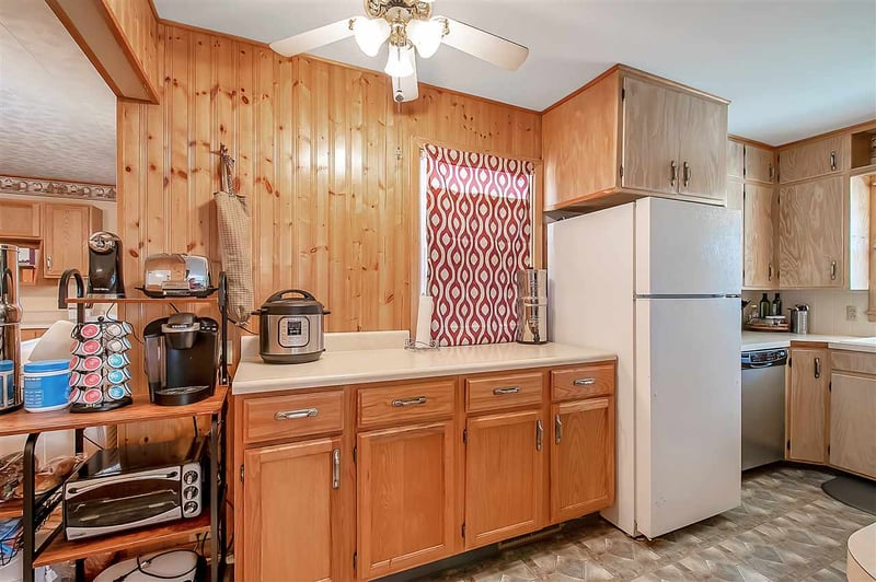 105 S Orchard St, Arlington, KS 67514