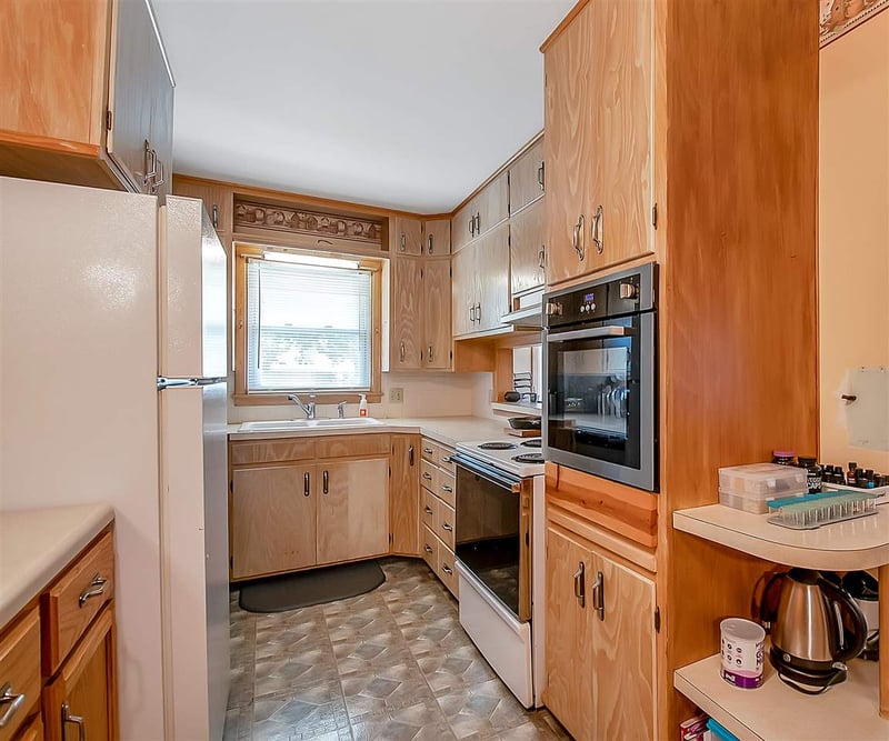 105 S Orchard St, Arlington, KS 67514
