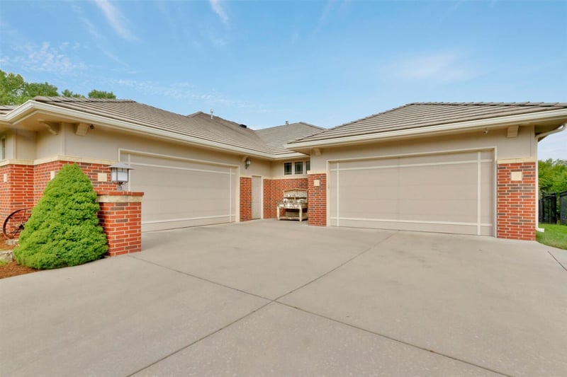 2318 N Lindsay Cir, Wichita, KS 67228