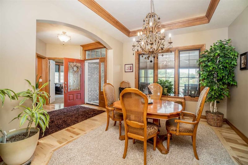 328 E Timber Creek St, Haysville, KS 67060
