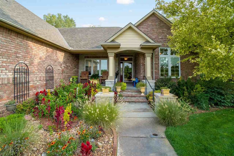 328 E Timber Creek St, Haysville, KS 67060