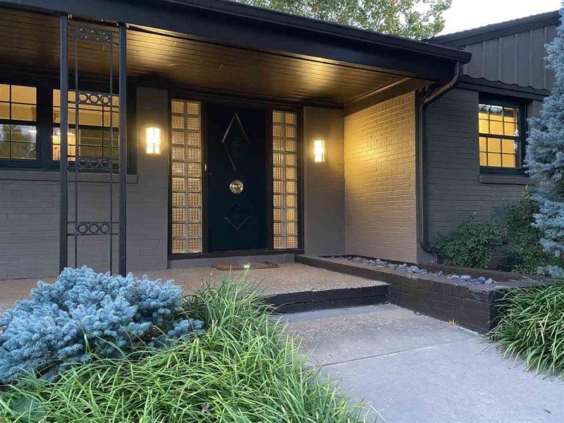 15 E English Ave, Eastborough, KS 67207