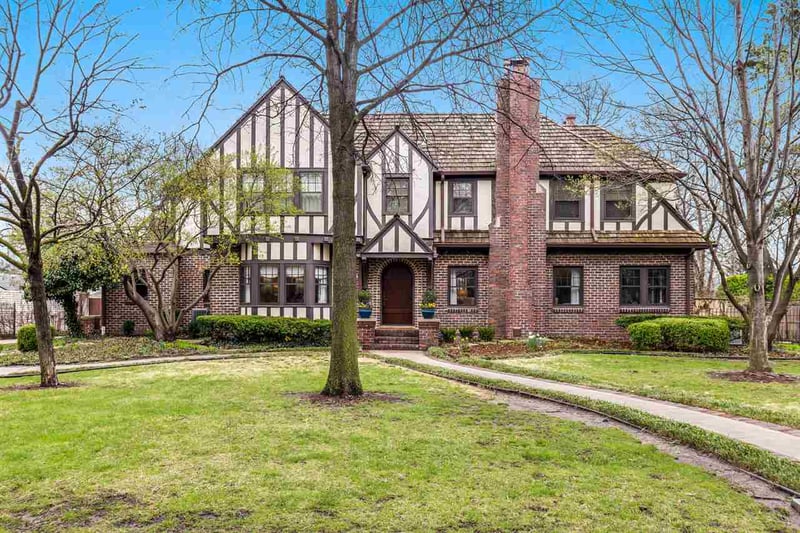 4 N Saint James Pl, Eastborough, KS 67206