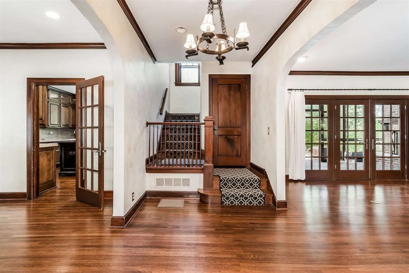 4 N Saint James Pl, Eastborough, KS 67206