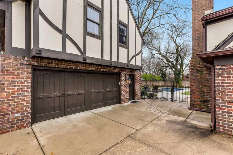4 N Saint James Pl, Eastborough, KS 67206