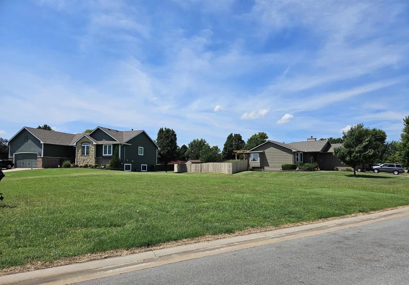 4317 Niblick Dr, Winfield, KS 67156