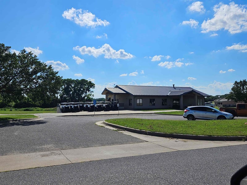 4317 Niblick Dr, Winfield, KS 67156