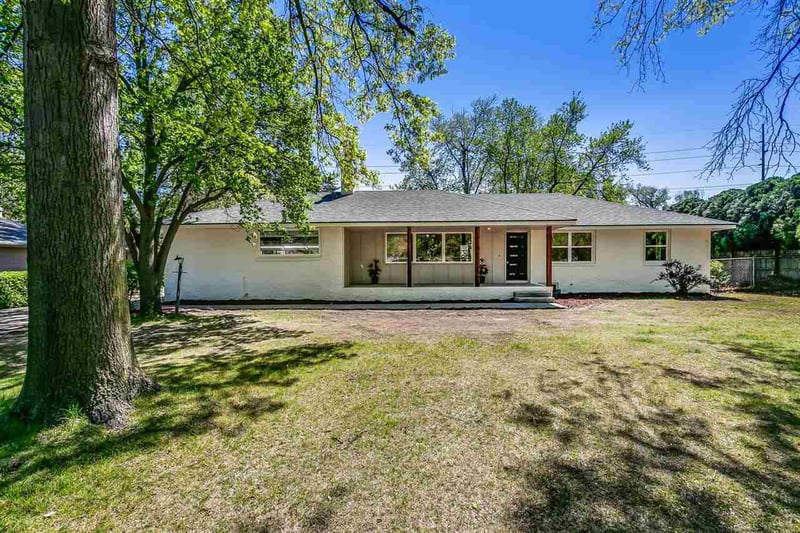 68 S Stratford Rd, Eastborough, KS 67207