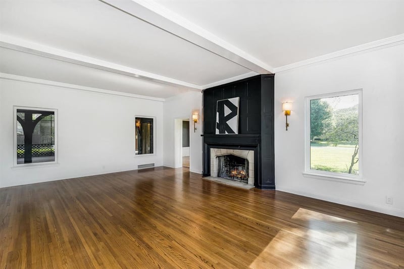 8 E Lynwood Blvd, Eastborough, KS 67207