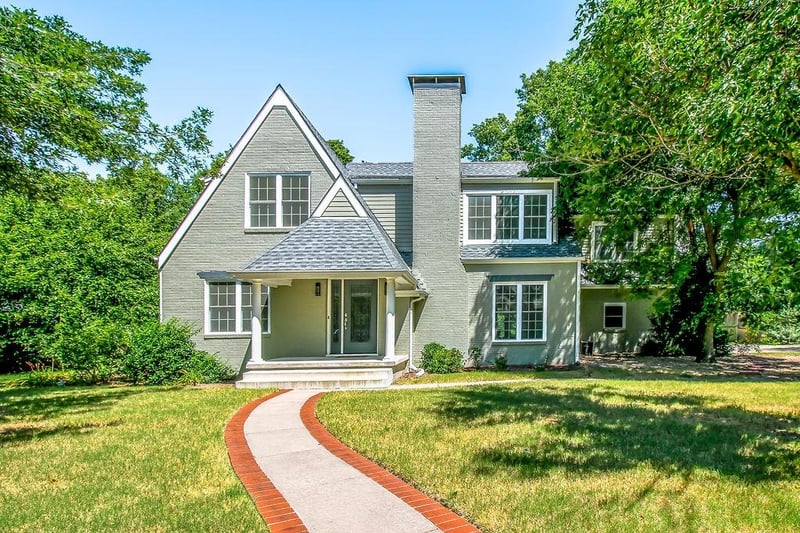6 S Colonial Ct, Eastborough, KS 67207